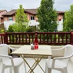 F2 Avec Piscine Et Parking A - Fr-1-495-36 *